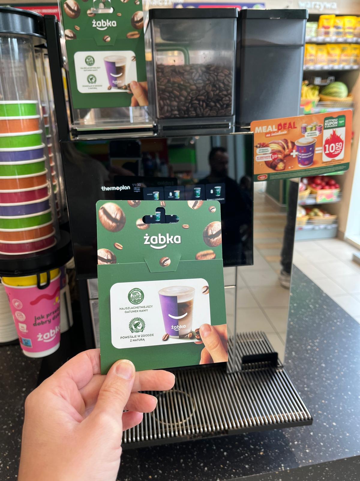 Sprezentuj bliskim kartę podarunkową do… Żabki!