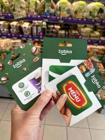 Sprezentuj bliskim kartę podarunkową do… Żabki!
