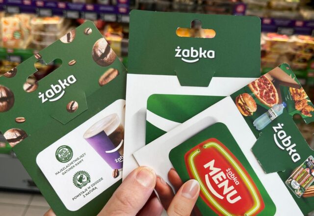 Sprezentuj bliskim kartę podarunkową do… Żabki!
