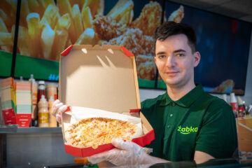Pizza hitem Żabka Menu. Ponad 16,5 mln sprzedanych sztuk!