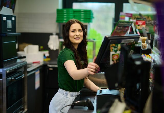 Prawie połowa sklepów Żabki działa w mniejszych miejscowościach