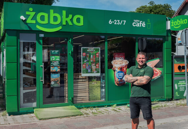 Żabka na wakacjach. Sieć z rekordową liczbą sklepów sezonowych