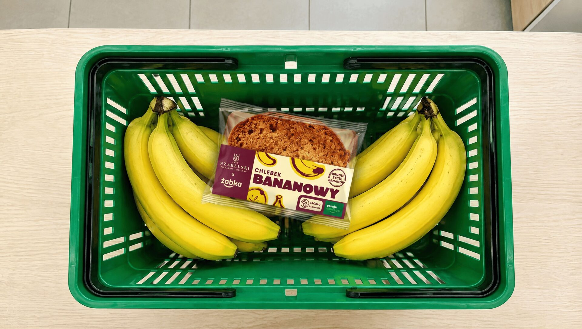 Żabka focuses on food waste reduction. Bananas get a second life